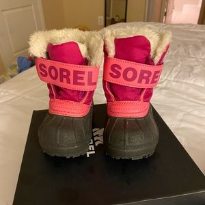 Kids Sorel Snowboats Size 4